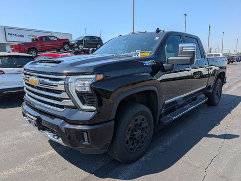 Used 2024 Chevrolet Silverado 2500 High Country w/ Technology Package AWD/4WD image 4