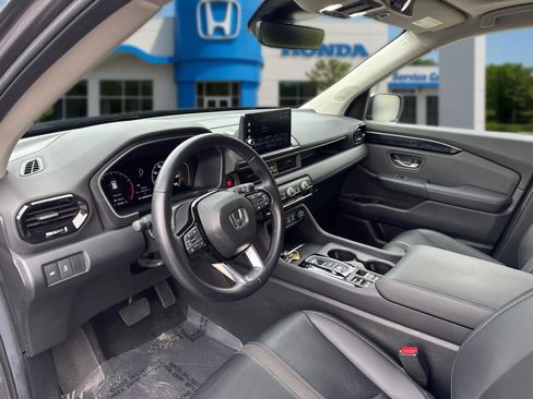 Used 2025 Honda Pilot Touring image 13