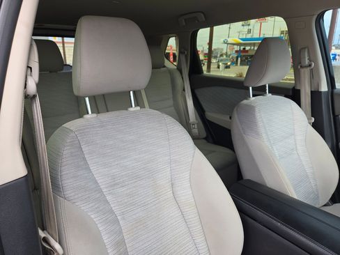 Used 2023 Nissan Rogue SV image 31