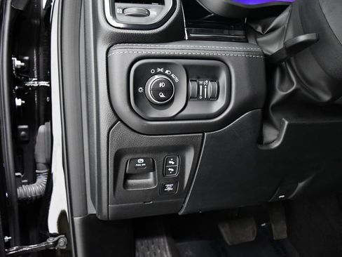 Used 2025 RAM 1500 Limited AWD/4WD image 11