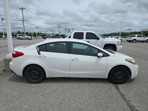 Used 2016 Kia Forte LX FWD image 2