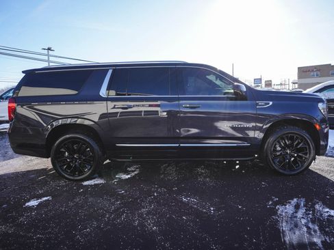 Used 2023 GMC Yukon XL SLT image 4