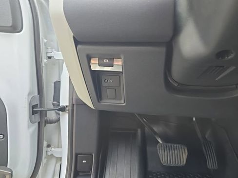 Certified 2021 Land Rover Defender 110 X-Dynamic SE image 29