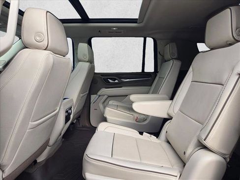 Used 2022 GMC Yukon XL Denali image 16