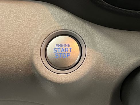 Used 2025 Hyundai Venue SEL image 42