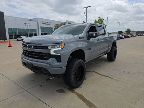 Used 2025 Chevrolet Silverado 1500 RST AWD/4WD image 9