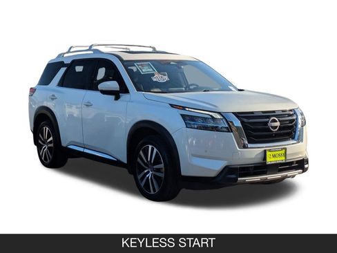 Used 2023 Nissan Pathfinder Platinum w/ Cargo Package AWD/4WD image 2