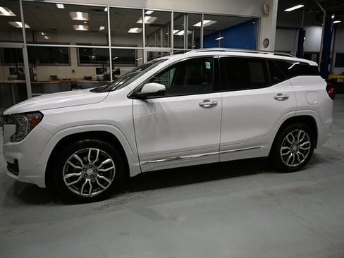 Used 2024 GMC Terrain Denali w/ Denali Premium Package image 7