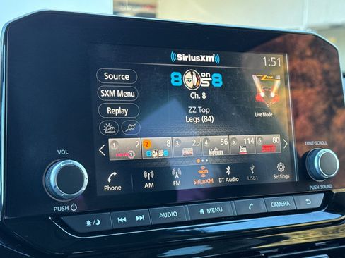 Used 2024 Nissan Pathfinder SV image 23