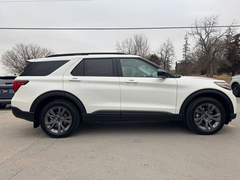 New 2026 Ford Explorer Active w/ Active Comfort Package image 4