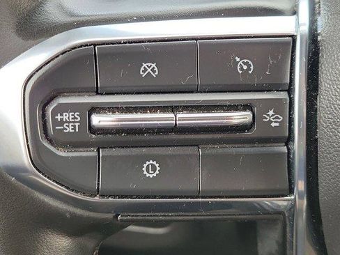 Used 2025 GMC Yukon XL Denali AWD/4WD image 26