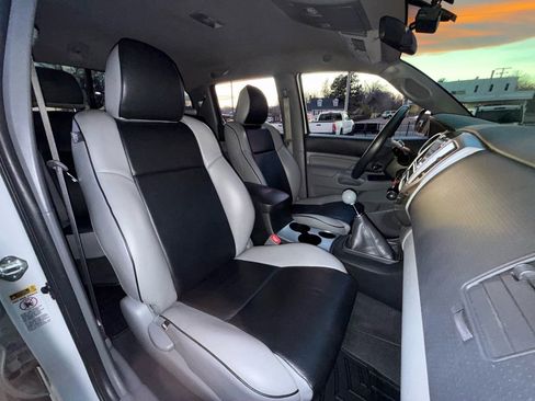 Used 2015 Toyota Tacoma 4x4 Double Cab image 4