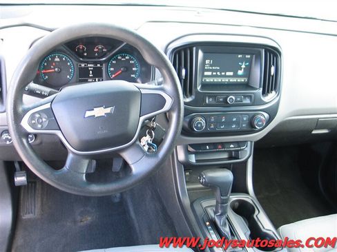 Used 2018 Chevrolet Colorado W/T w/ WT Convenience Package AWD/4WD image 6