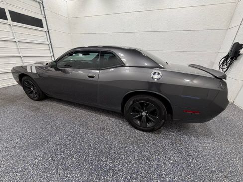 Used 2016 Dodge Challenger SXT RWD image 3