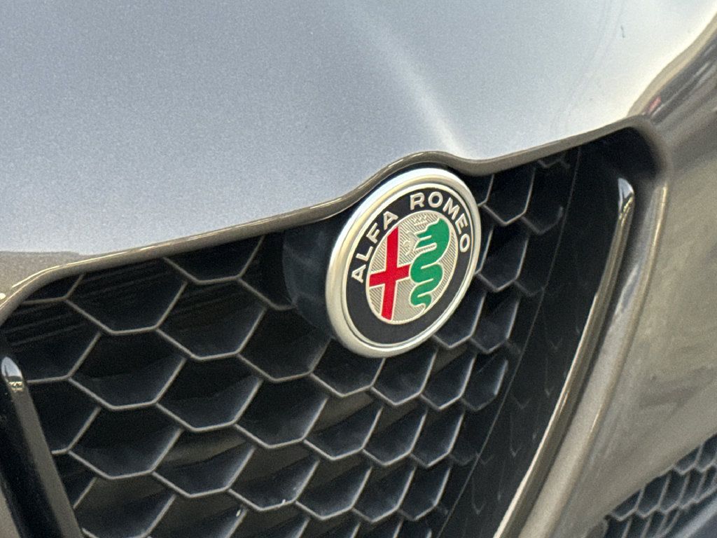 Used 2022 Alfa Romeo Giulia Veloce RWD image 19