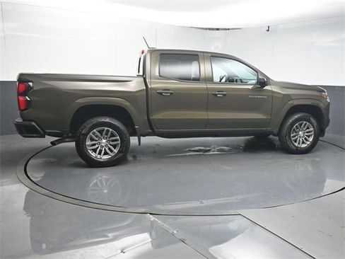 Used 2024 Chevrolet Colorado LT w/ LT Convenience Package III image 8