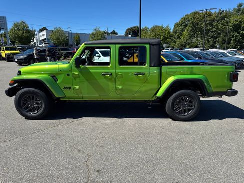 New 2025 Jeep Gladiator Sport image 3