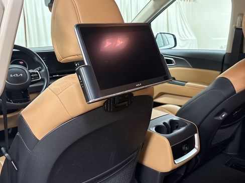 Used 2024 Kia Carnival LX image 21