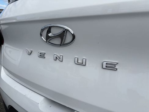 Used 2025 Hyundai Venue SEL FWD image 10