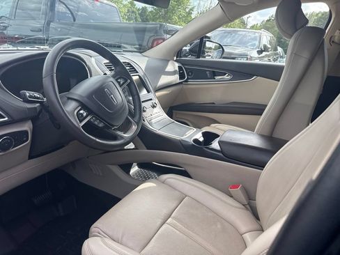 Used 2019 Lincoln Nautilus Reserve AWD/4WD image 3