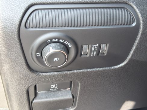 Used 2025 Jeep Wagoneer Series II AWD/4WD image 12