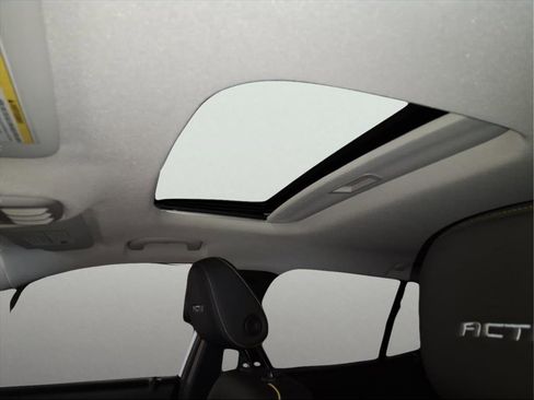 Certified 2024 Chevrolet Trax ACTIV w/ Sunroof Package image 10