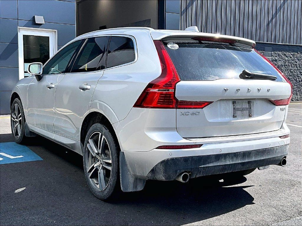 Used 2020 Volvo XC60 T5 Momentum w/ Protection Package Premier AWD/4WD image 6