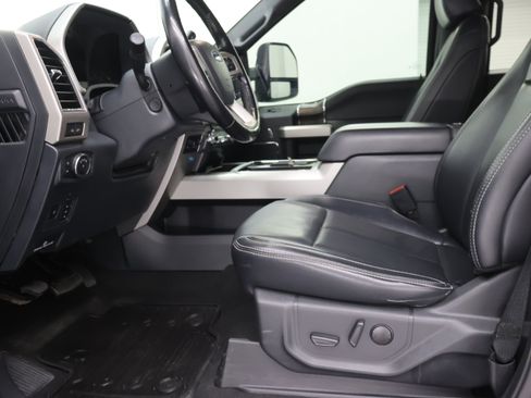 Used 2022 Ford F250 Lariat w/ Black Appearance Package AWD/4WD image 8