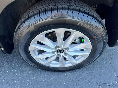 Used 2022 Toyota Corolla Cross LE w/ Moonroof Package image 25