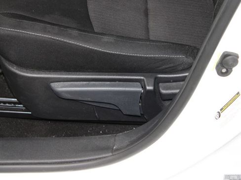 Used 2025 Nissan Sentra SV FWD image 14