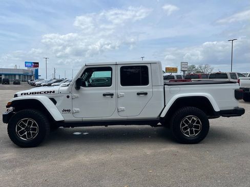Used 2024 Jeep Gladiator Rubicon AWD/4WD image 8