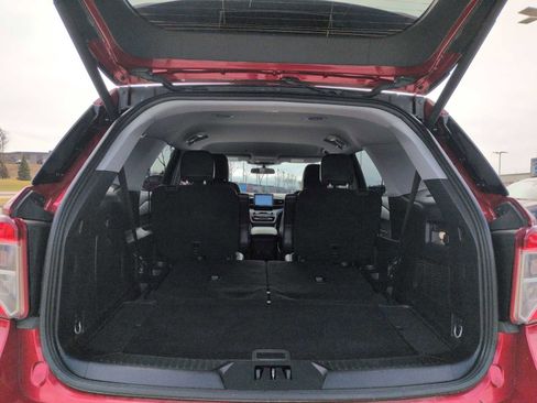 Used 2023 Ford Explorer XLT w/ Equipment Group 202A AWD/4WD image 32