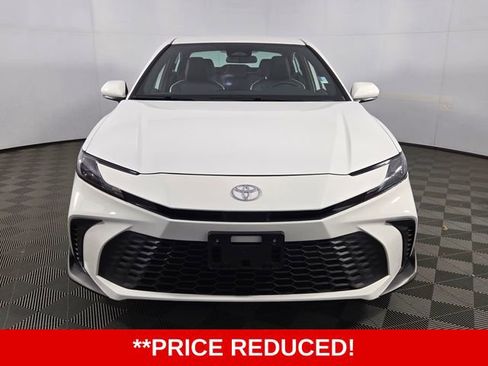 Used 2025 Toyota Camry SE image 2