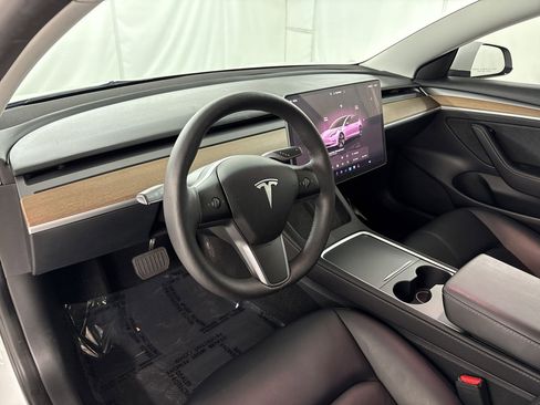 Used 2023 Tesla Model 3 Standard Range image 4