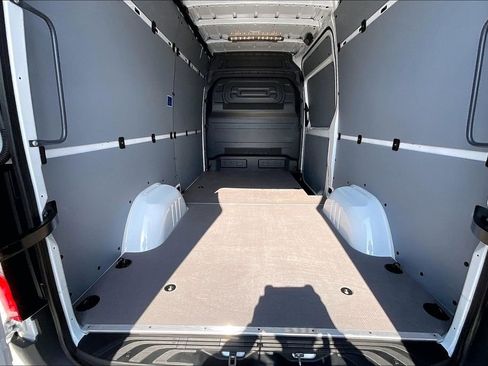 Used 2026 Mercedes-Benz Sprinter 2500 image 9