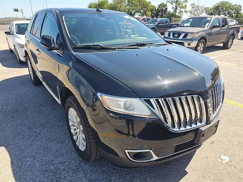 Used 2014 Lincoln MKX AWD w/ Equipment Group 101A image 2