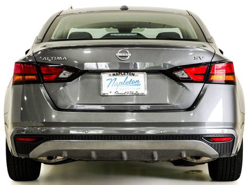 Used 2024 Nissan Altima 2.5 SV FWD image 7