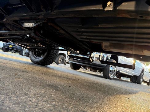 Used 2005 HUMMER H2 Base 4WD 4dr Crew Cab SB Picku w/ Preferred Equipment Group image 37