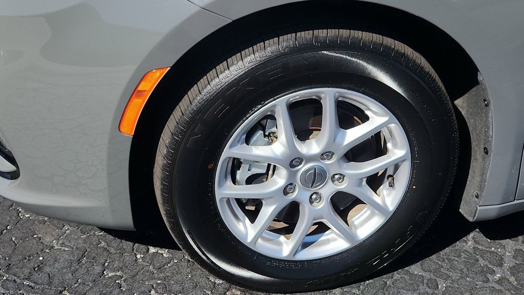 Used 2025 Chrysler Pacifica Select FWD image 4