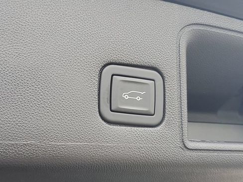 Certified 2024 GMC Terrain SLE w/ Driver Convenience Package FWD image 8