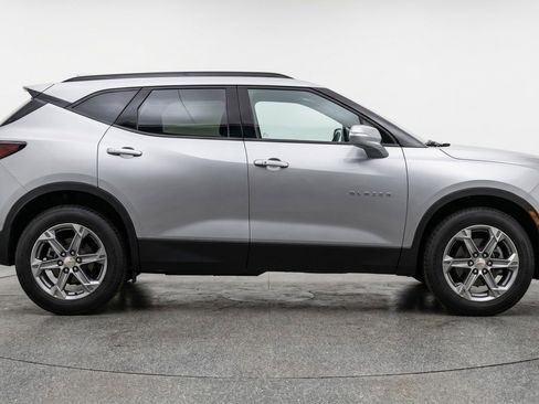 Used 2025 Chevrolet Blazer LT FWD image 11