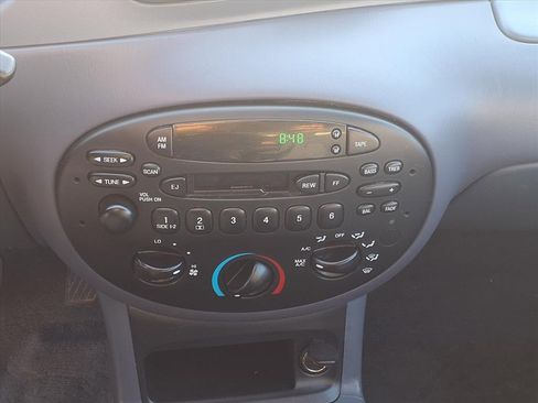 Used 1999 Ford Escort LX image 4