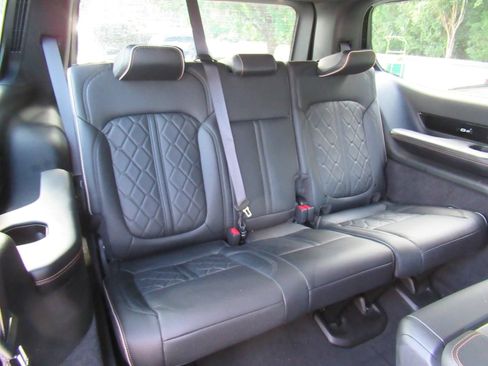 Used 2025 Jeep Grand Wagoneer Series III w/ Rear Seat Video Group 1 AWD/4WD image 39