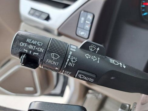 Used 2019 Chevrolet Suburban Premier AWD/4WD image 11