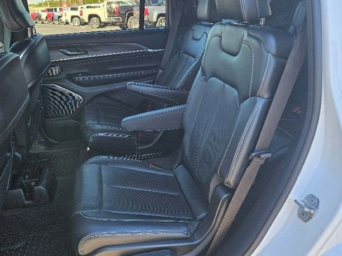 Used 2021 Jeep Grand Cherokee L Overland w/ Luxury Tech Group IV image 9