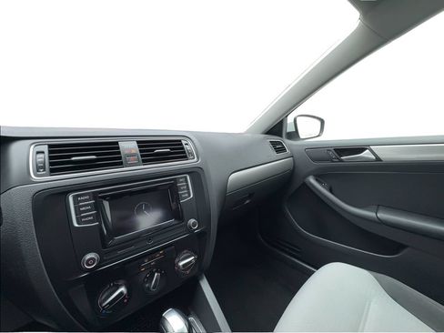 Used 2018 Volkswagen Jetta S FWD image 40