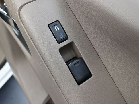 Used 2015 Nissan Frontier SV image 39