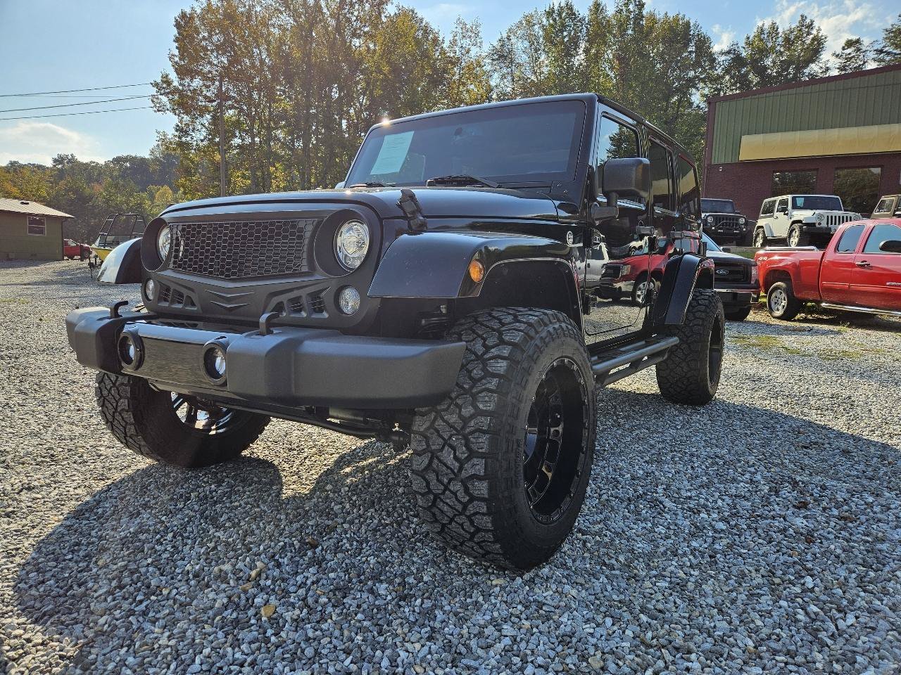 Used 2017 Jeep Wrangler Unlimited Sahara w/ Connectivity Group AWD/4WD image 4