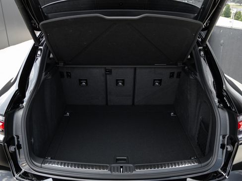 Certified 2025 Porsche Macan image 30