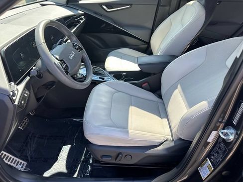 Used 2024 Kia Niro EX Touring FWD image 26